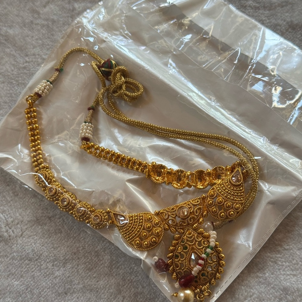 Brand New Gold Choker with Intricate Detailing & earring set